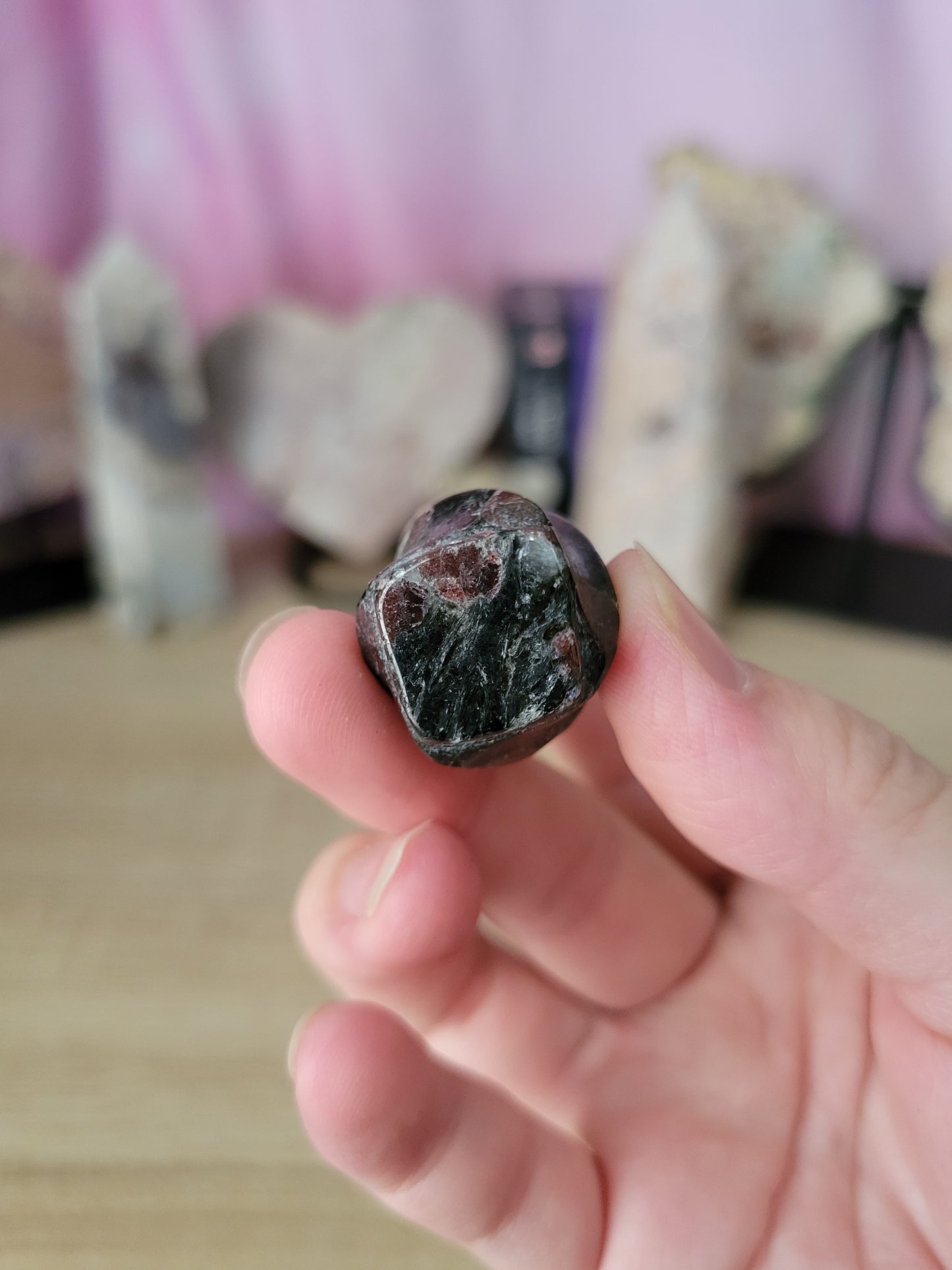 Mini Garnet Flame Carving 15GF