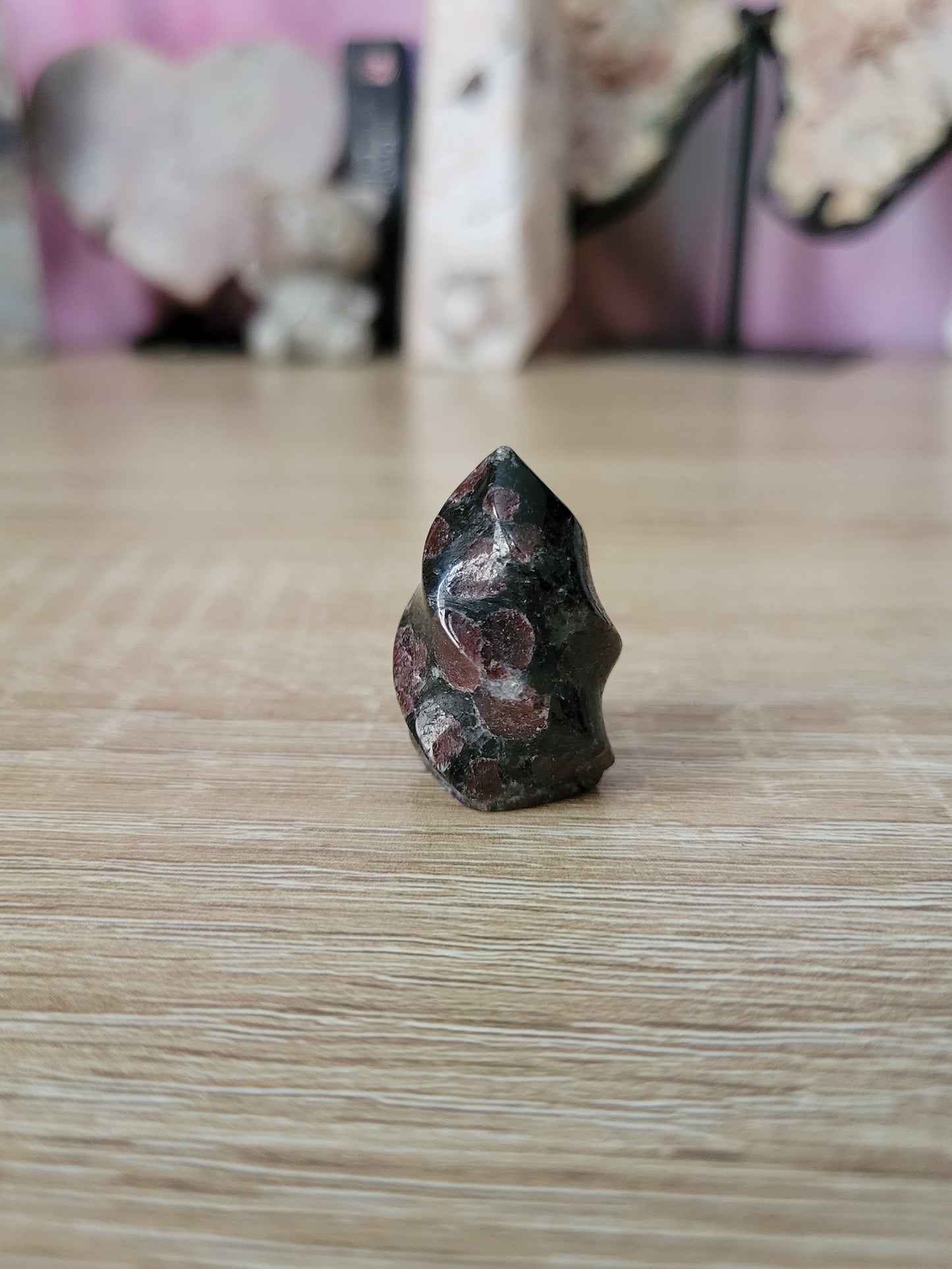 Mini Garnet Flame Carving 15GF