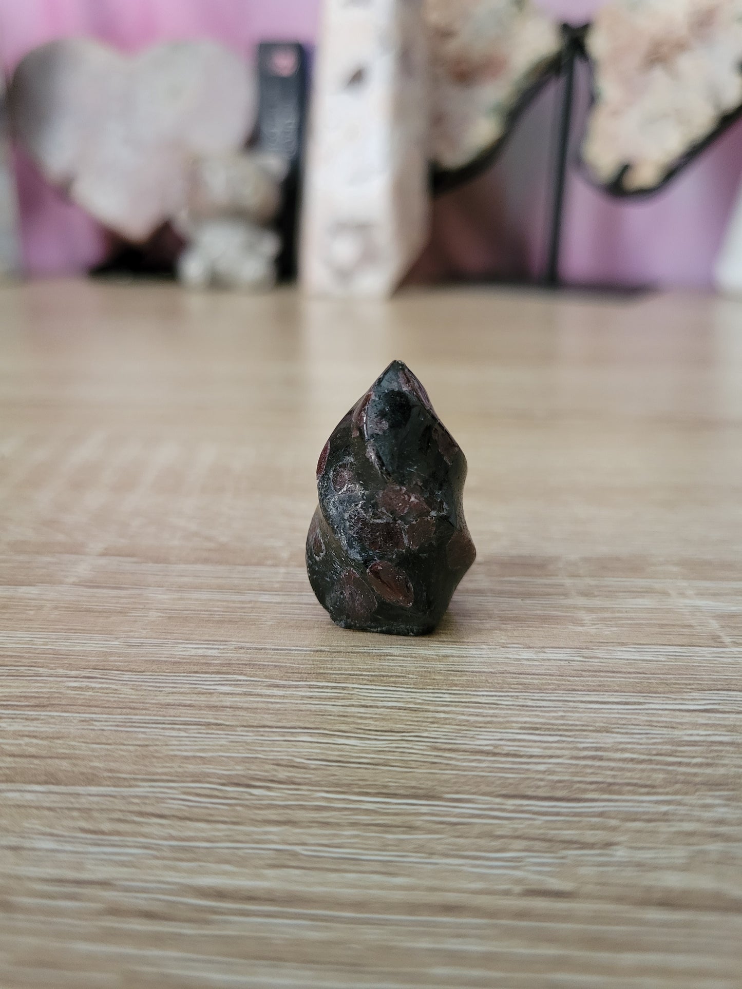 Mini Garnet Flame Carving 15GF