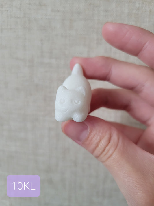 White Snow Agate Kitty Carving 10KL