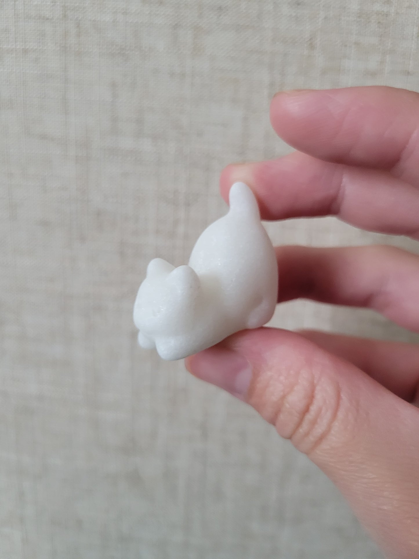 White Snow Agate Kitty Carving 10KL