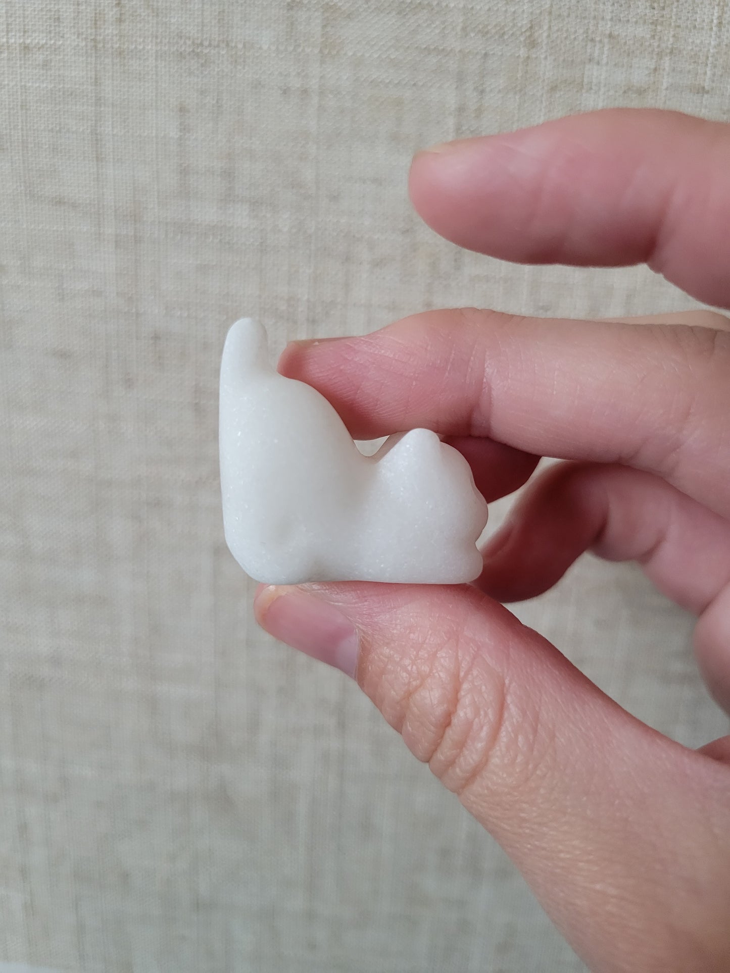 White Snow Agate Kitty Carving 10KL