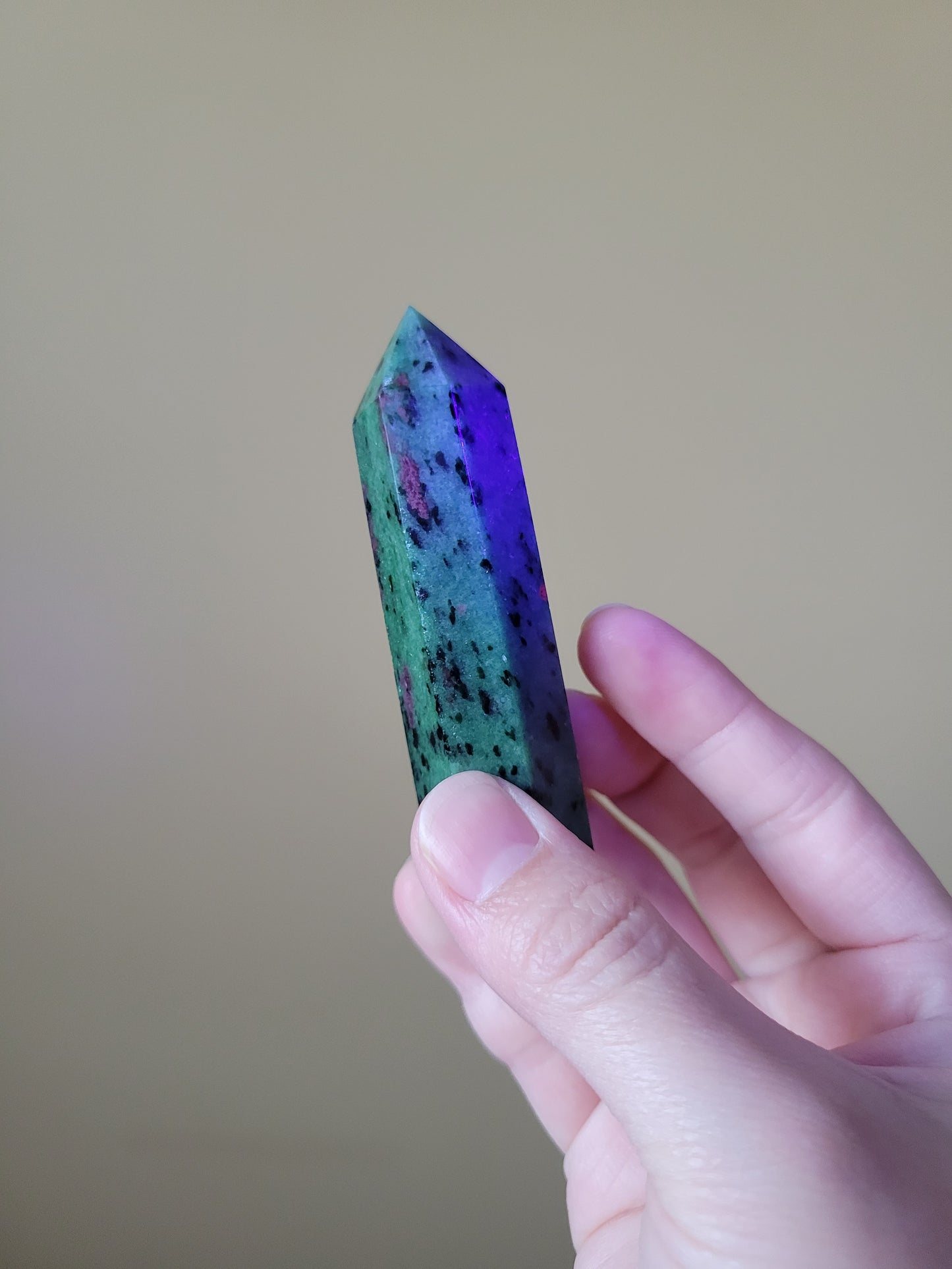 UV Reactive Ruby Zoisite Point 8RZ