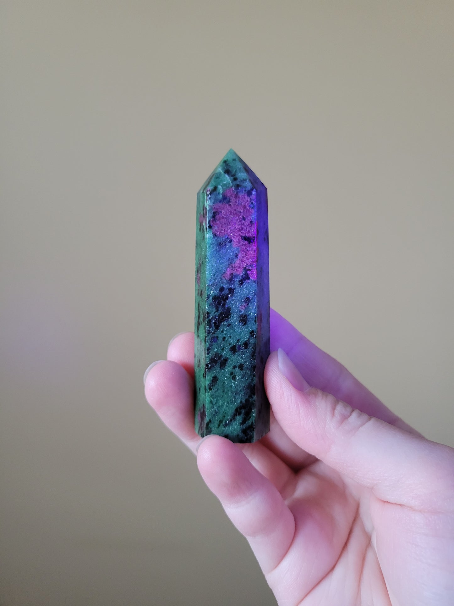 UV Reactive Ruby Zoisite Point 8RZ