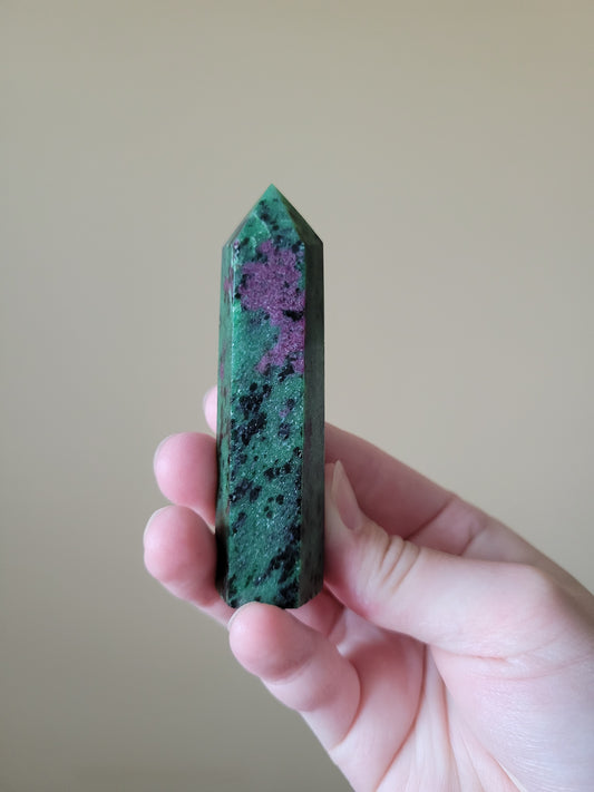 UV Reactive Ruby Zoisite Point 8RZ